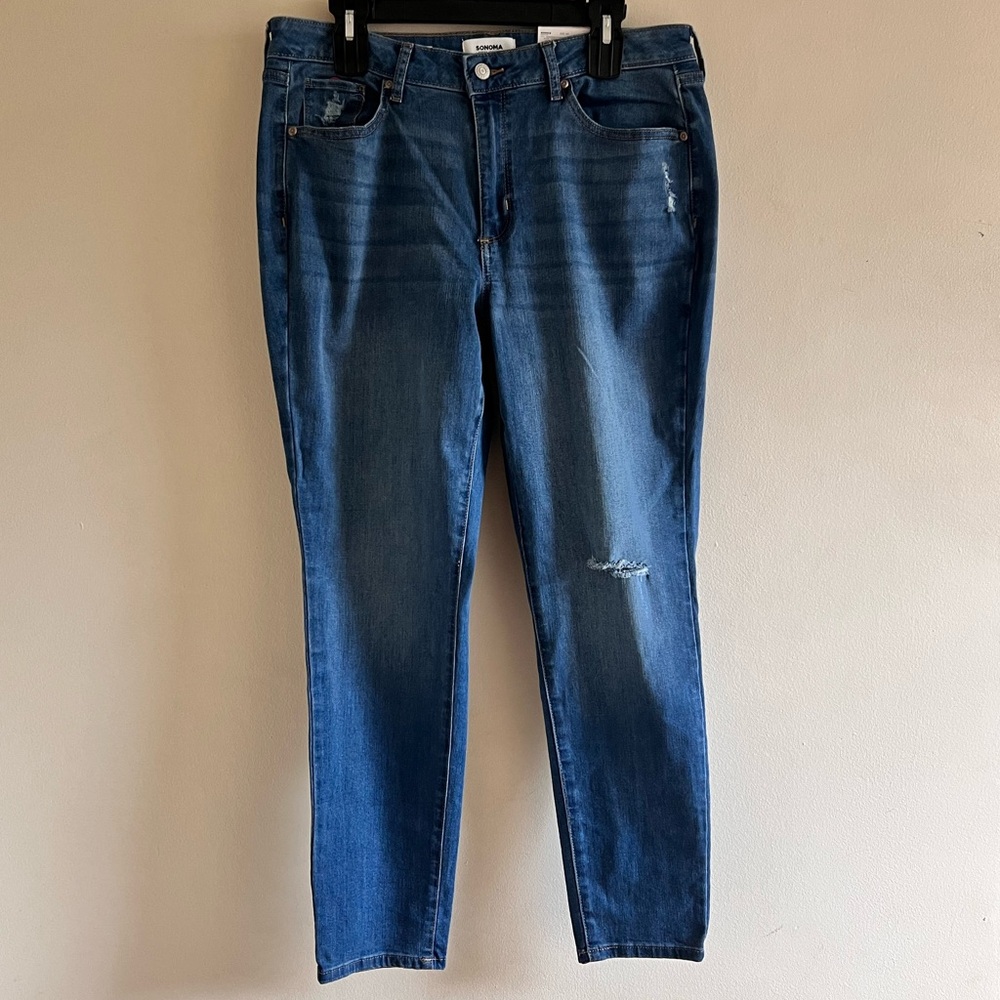 Sonoma Curvy Skinny Medium Blue Wash Jeans. Size 14.